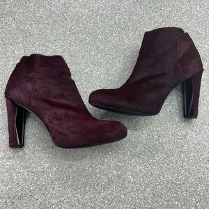 NWOT Stuart Weitzman Women’s Bordeaux Calf Hair Ankle Booties Size 6.5M